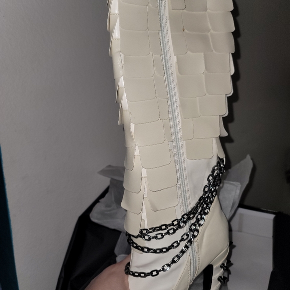 Caymene White Scaled Knee Boot with Spikes - Picture 4 of 4